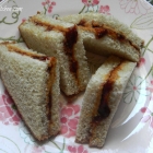 Classic PB & J Sandwich (Peanut Butter and Jelly Sandwich)